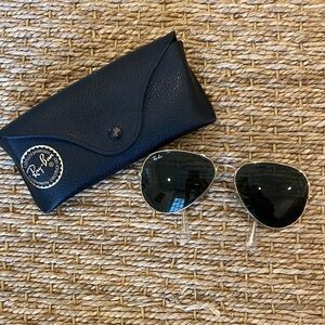 Women’s Ray-Ban Aviator Sunglasses in Black Lenses
